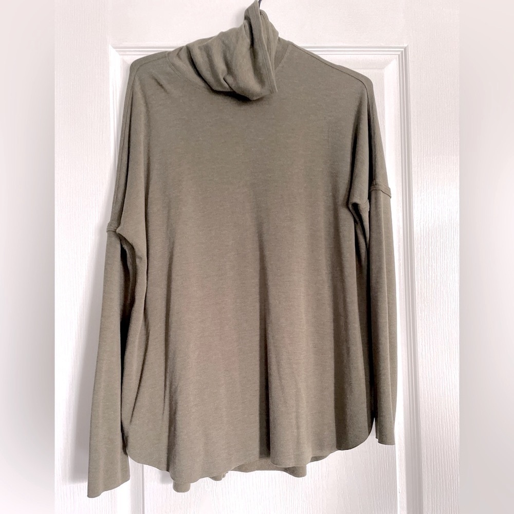 Kit and Ace Olive Long Sleeve Tee